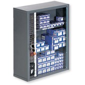 Lampenschrank gefüllt